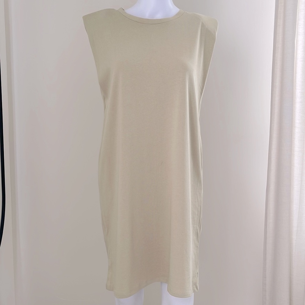Padded shoulder T-shirt dress